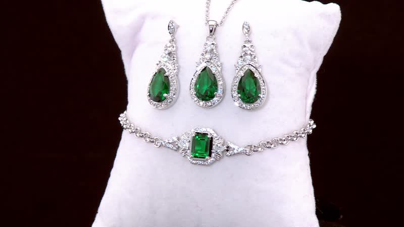Simulated Emerald and Simulated Diamond 2.50 ctw Bracelet in Silverto (8.00 In)