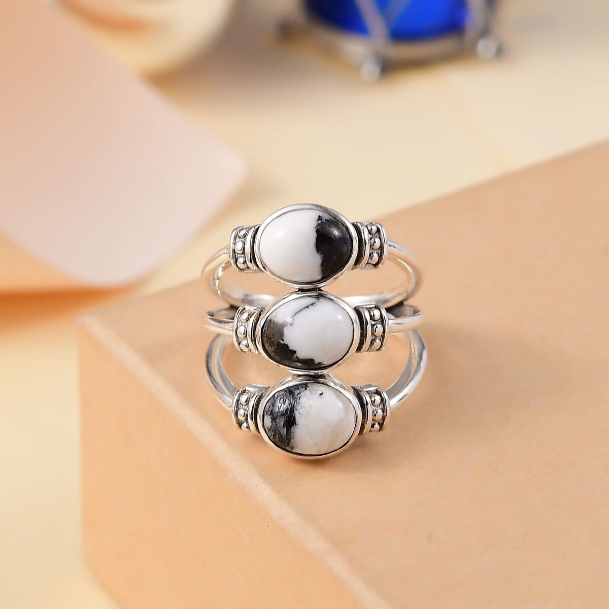 Artisan Crafted White Buffalo 3.60 ctw 3 Stone Ring in Sterling Silver (Size 9.0) image number 1