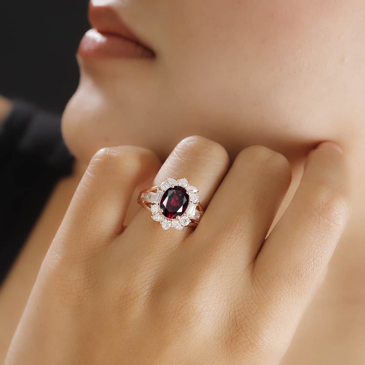 Doorbuster Orissa Rhodolite Garnet and Moissanite 4.60 ctw Scarlet Brilliance Ring in 18K Vermeil Rose Gold Over Sterling Silver (Size 7.0) image number 2