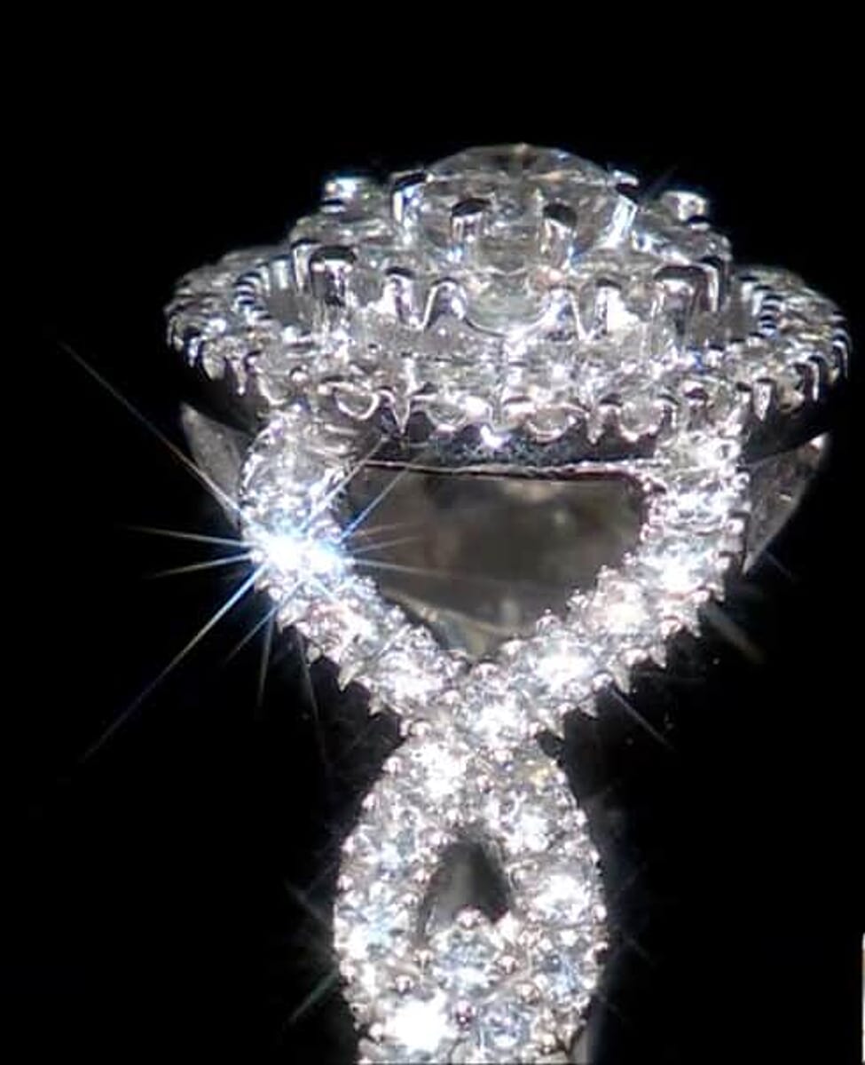 NY Closeout Diamond G-H I2 1.00 ctw Cluster Ring in 10K White Gold (Size 6.0) 4.40 Grams image number 4