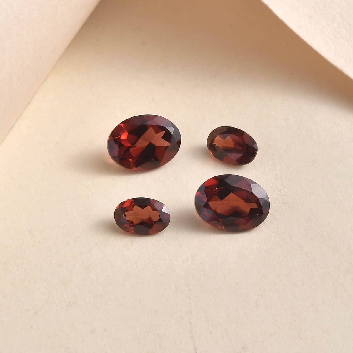 AA Mozambique Garnet Set of 4 (Ovl Mix Size) 3.32 ctw image number 1