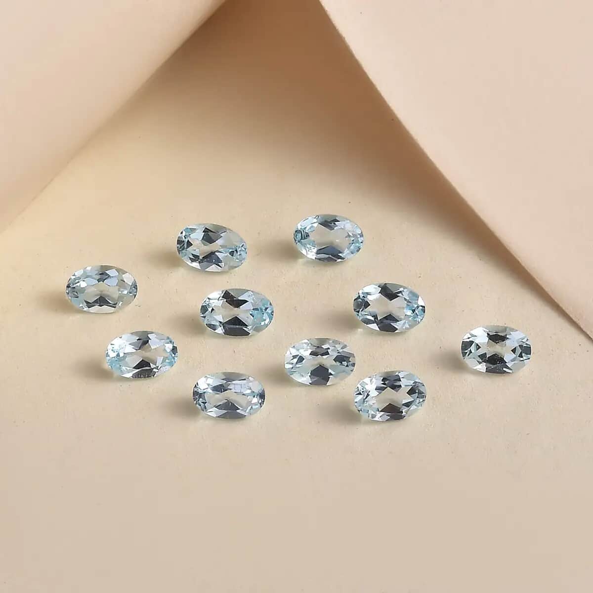 Premium Sky Blue Topaz Assorted Box (Ovl 6x4 mm) 4.67 ctw Loose Gemstone image number 1