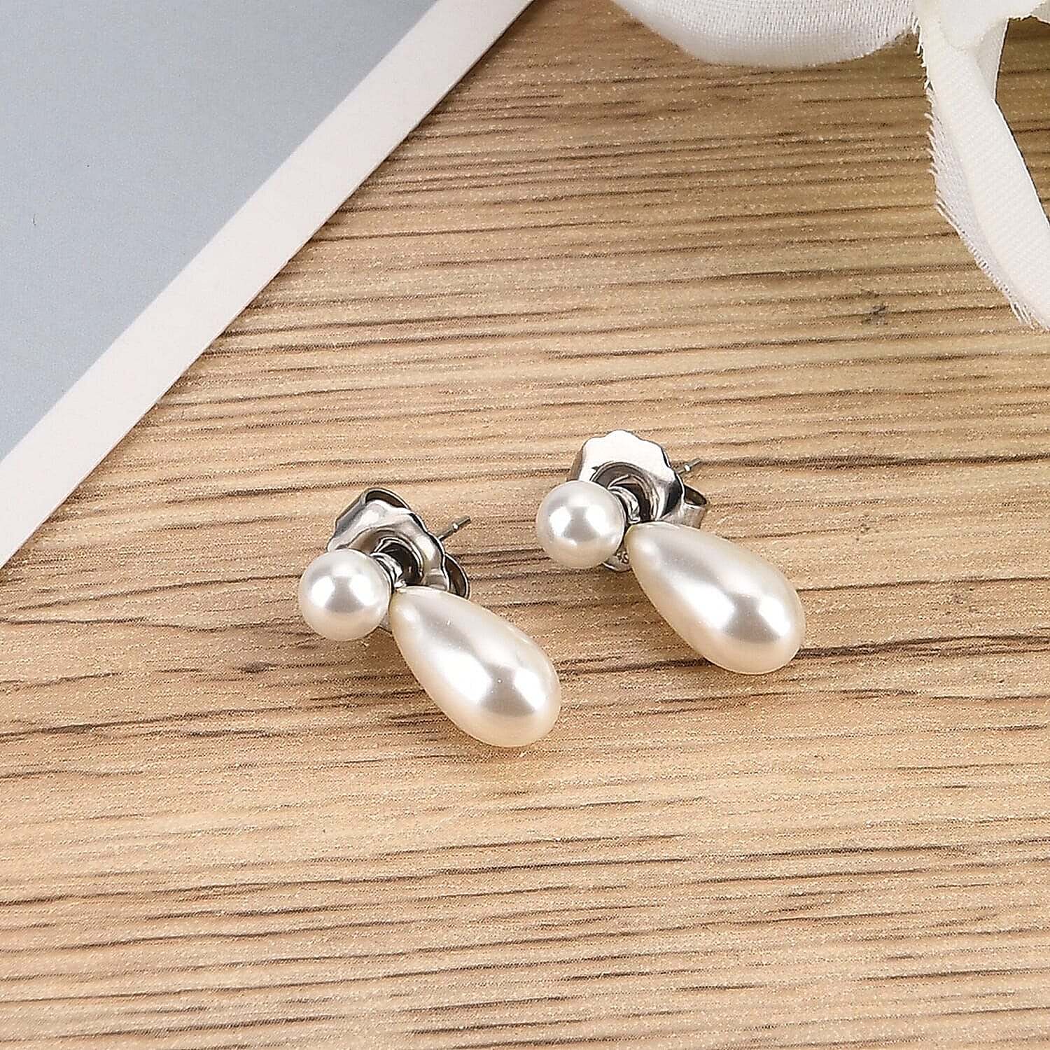 White Shell Pearl - Product card gallery slide 2 (9432349081855)