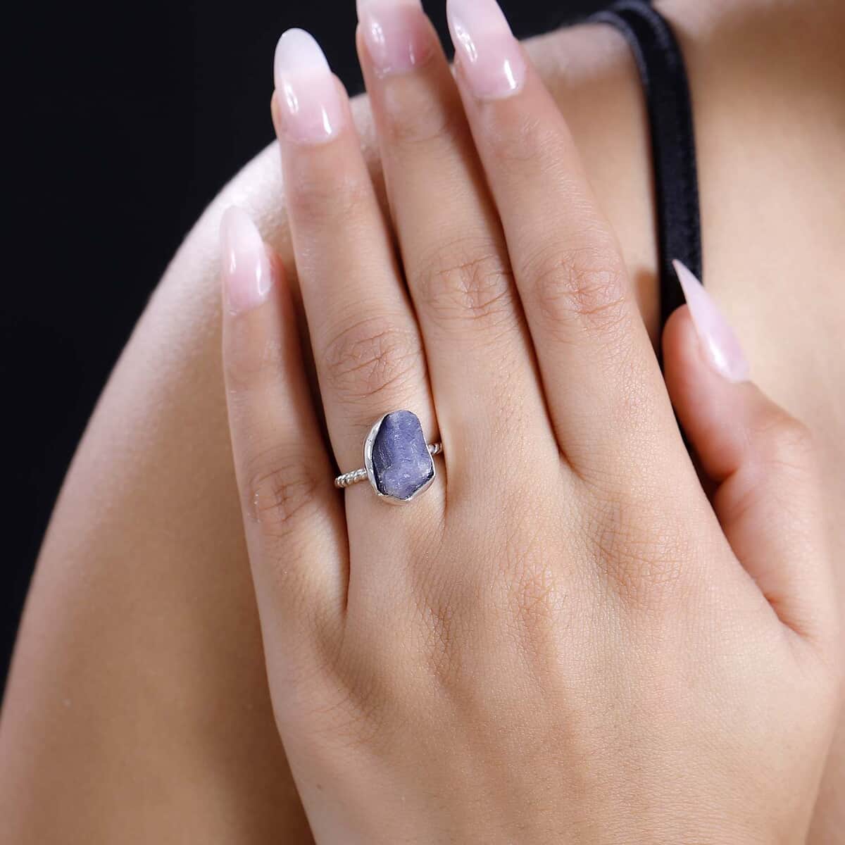 Artisan Crafted Rough Cut Tanzanite 7.85 ctw Twisted Wire Shank Ring in Sterling Silver (Size 10.0) image number 2