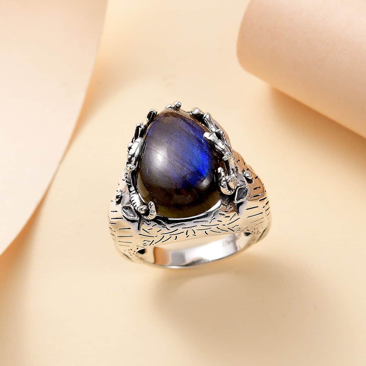 Artisan Crafted Malagasy Labradorite 11.80 ctw Dear Face Ring in Platinum Over Sterling Silver (Size 6.0) image number 1