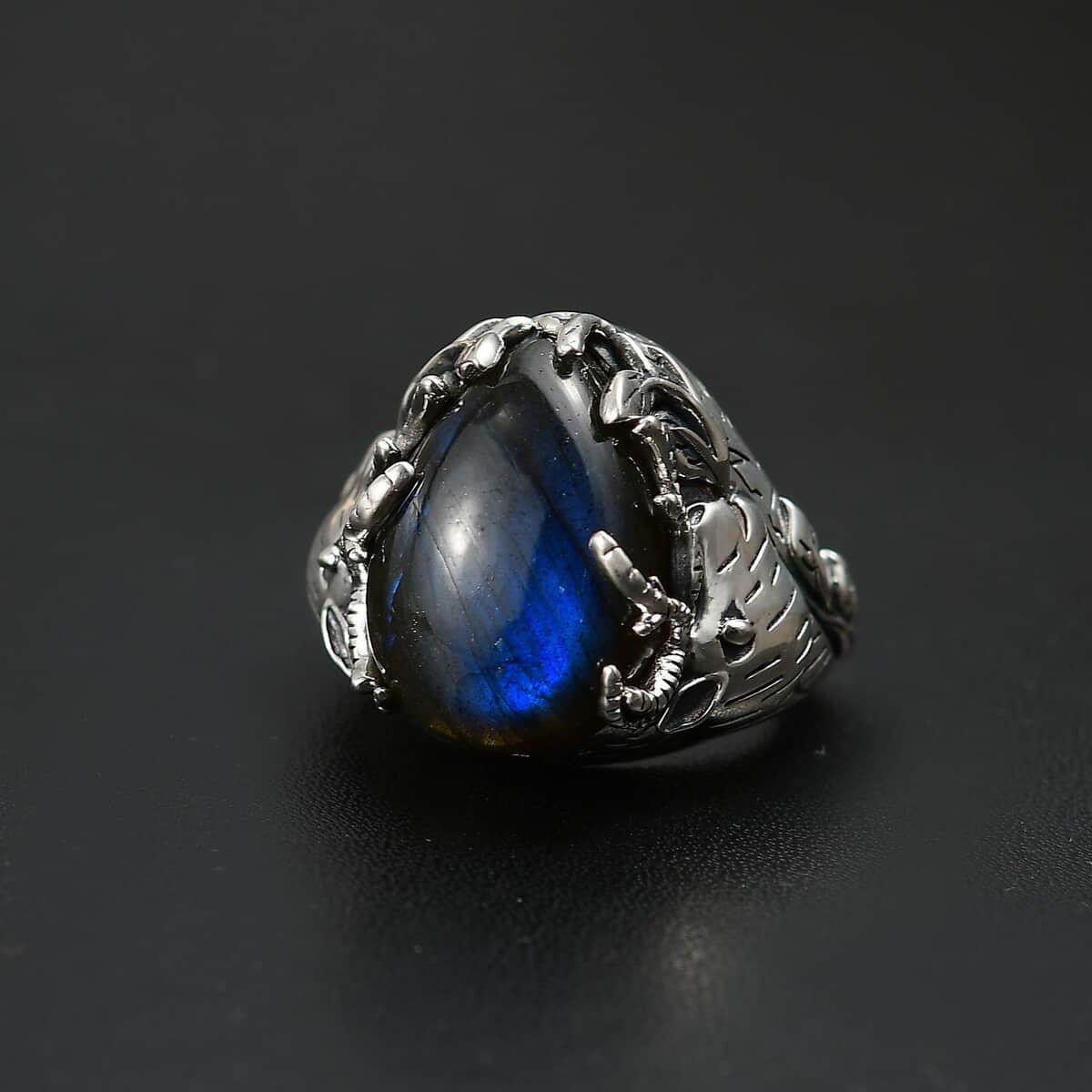 Artisan Crafted Malagasy Labradorite 11.80 ctw Dear Face Ring in Platinum Over Sterling Silver (Size 6.0) image number 2