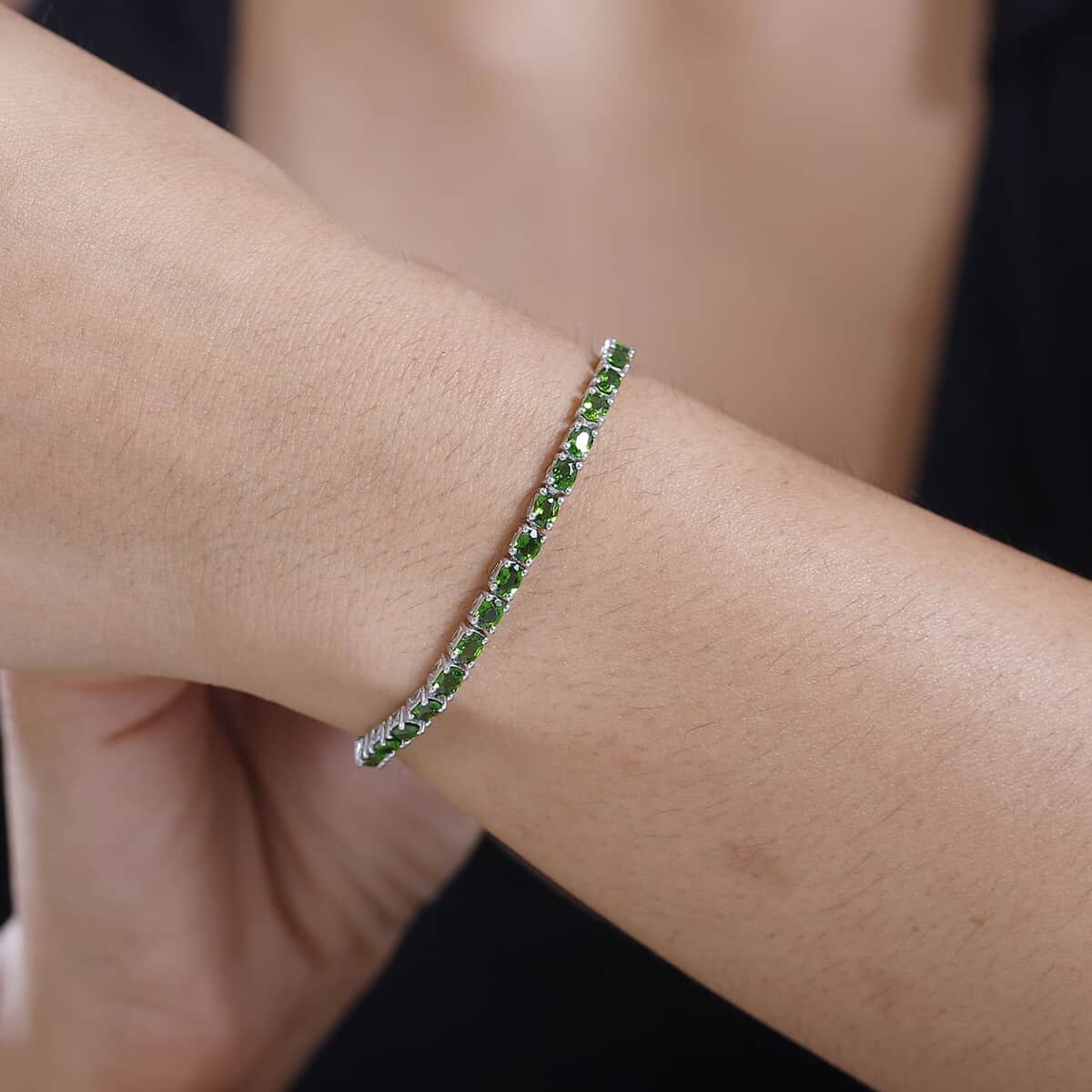 Chrome Diopside 6.60 ctw Tennis Bracelet in Rhodium Over Sterling Silv (6.50 In) image number 2