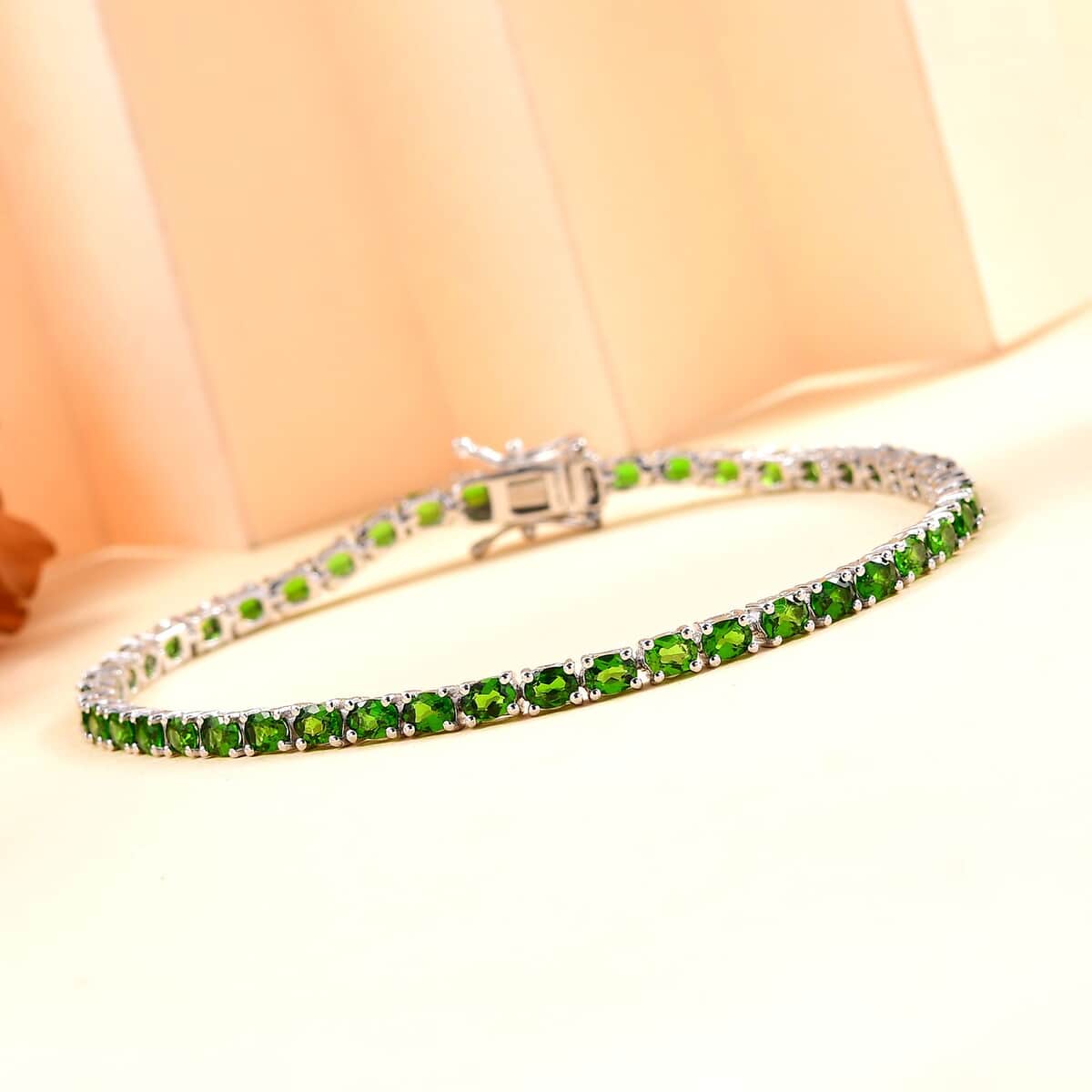 Chrome Diopside 8.25 ctw Tennis Bracelet in Rhodium Over Sterling Silve (8.00 In) image number 1