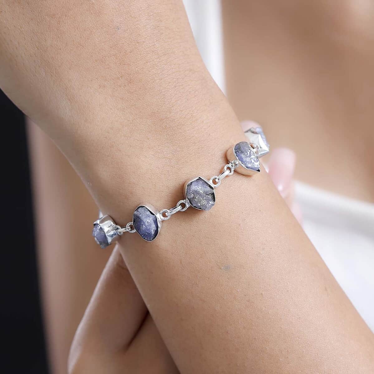 Artisan Crafted Rough Cut Tanzanite 26.40 ctw Fancy Bracelet in Sterling Silver (6.50-8.0In) image number 2