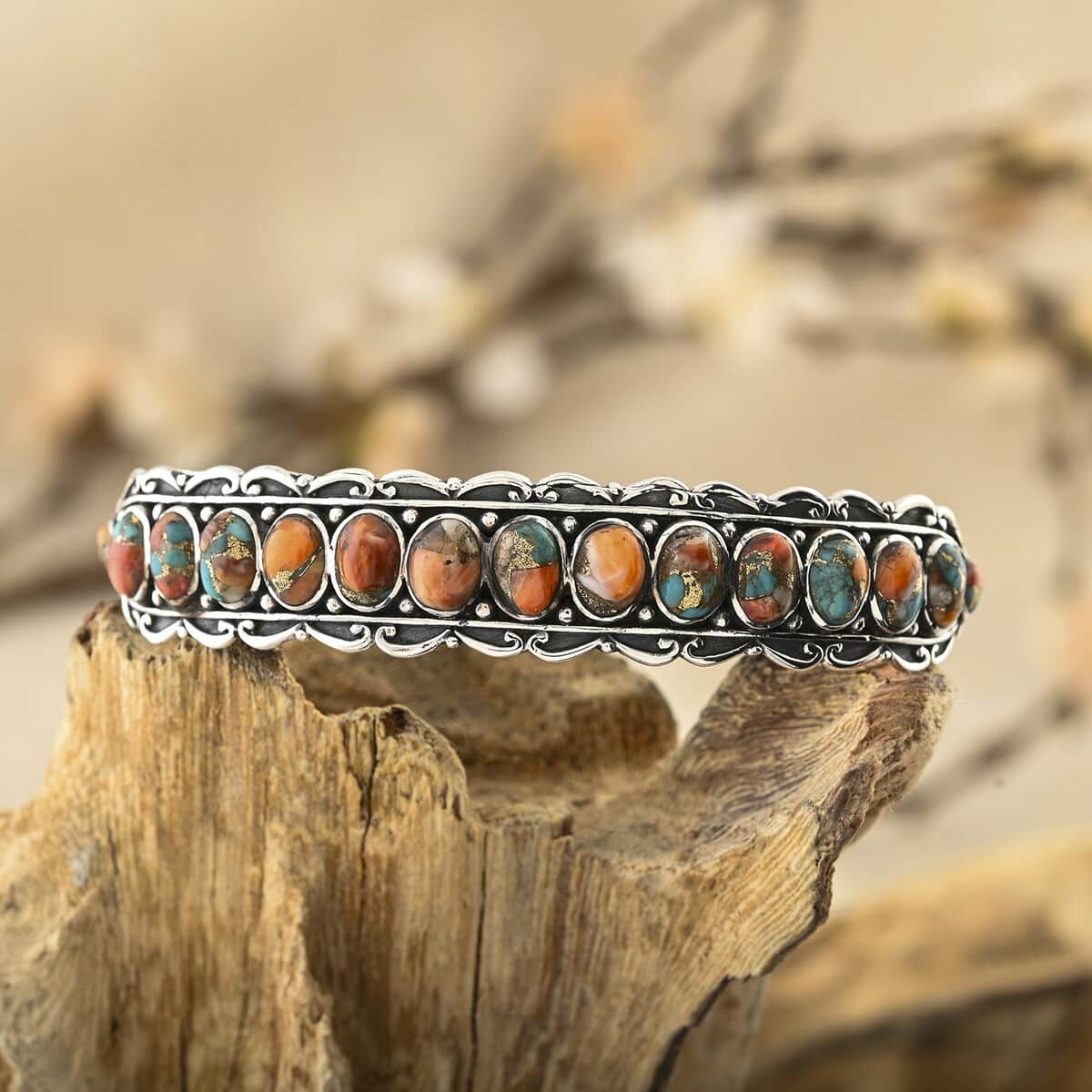 Santa Fe Style Spiny Turquoise Bangle Bracelet in Sterling Silver (7.0 In) 10.75 ctw image number 1