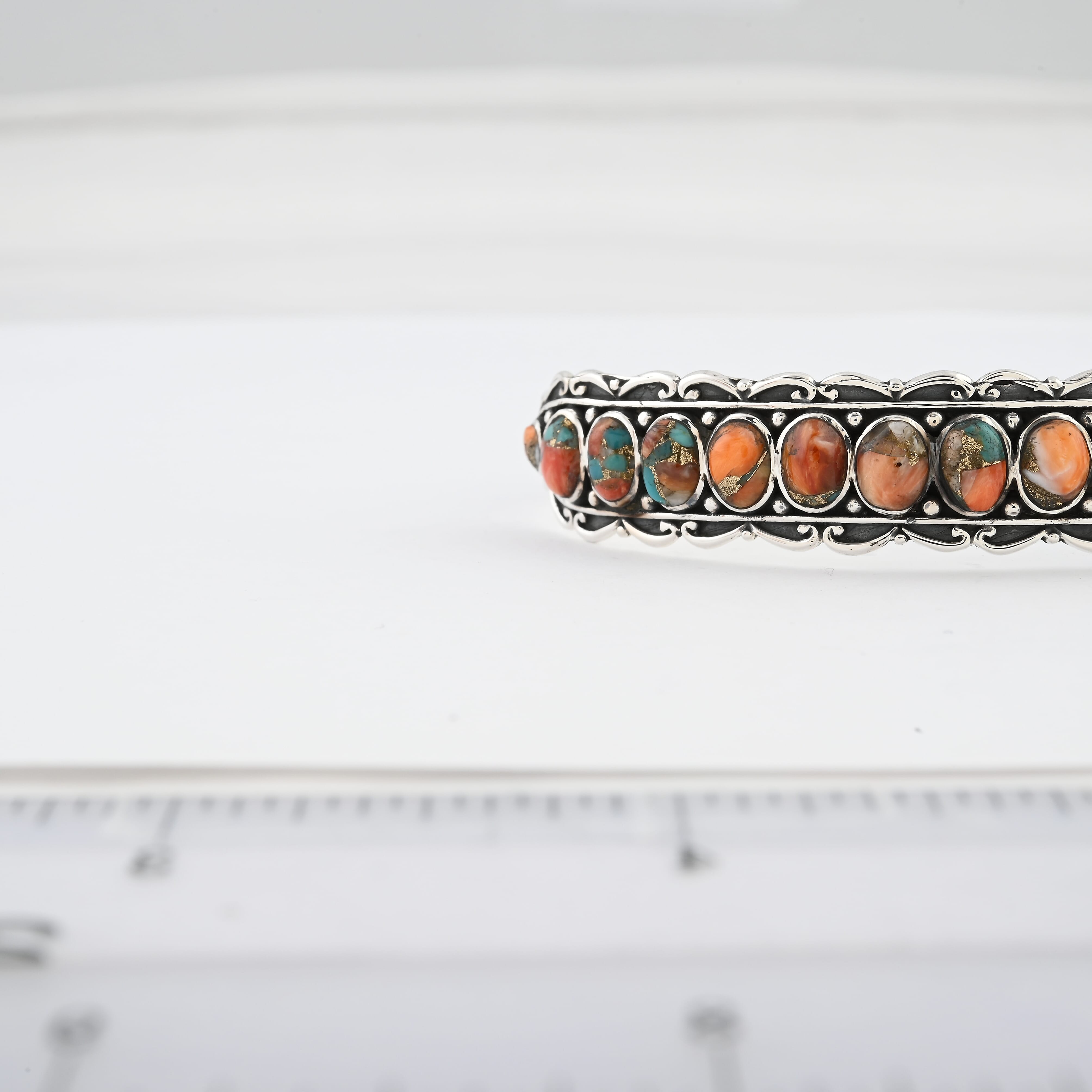Santa Fe Style Spiny Turquoise 10.75 ctw Cuff Bracelet in Sterling Silver (7.0 In)