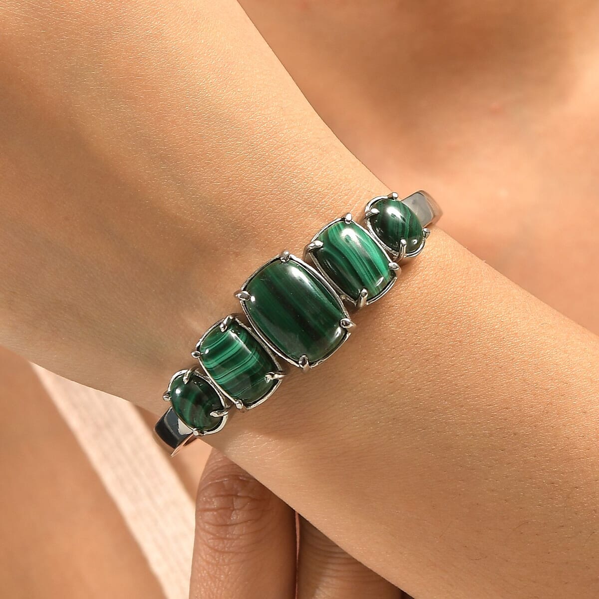 African Malachite 42.30 ctw Bangle Bracelet in Stainless Steel (8.00 In) image number 2