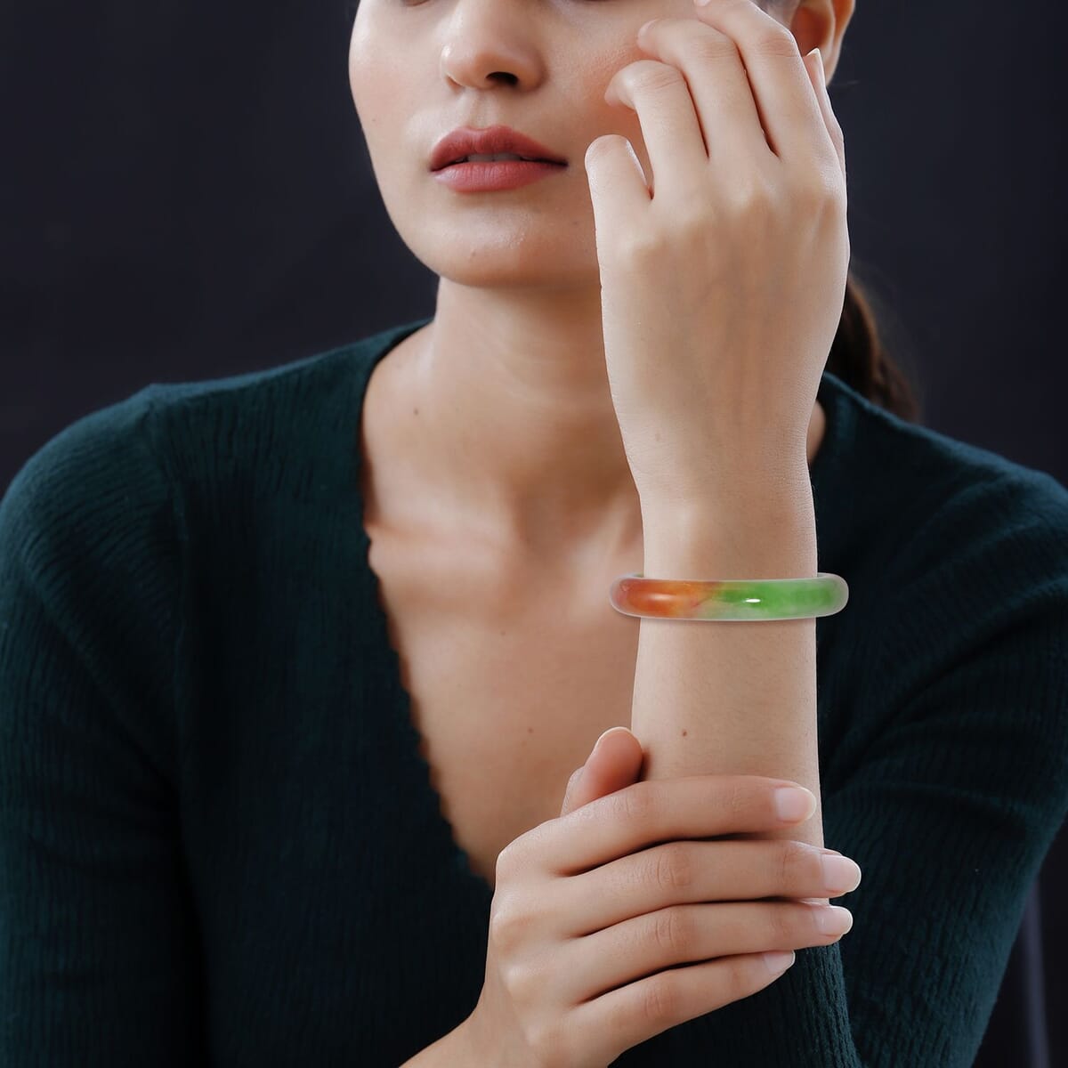 Multi Color Jade (D) 250.00 ctw Circle Bangle Bracelet (7.00 In) image number 2