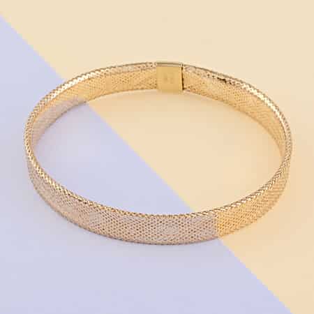Maestro Gold Collection Italian 10K Yellow Gold Flat Mesh Bangle Bracelet (7.00 In) 2 Grams image number 1