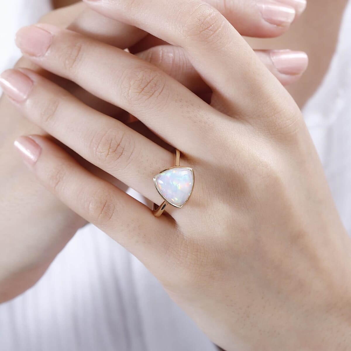 Luxoro AAA Ethiopian Welo Opal 3.90 ctw Ethereal Mystical Ring in 14K Yellow Gold (Size 10.5) 4.50 Grams image number 2