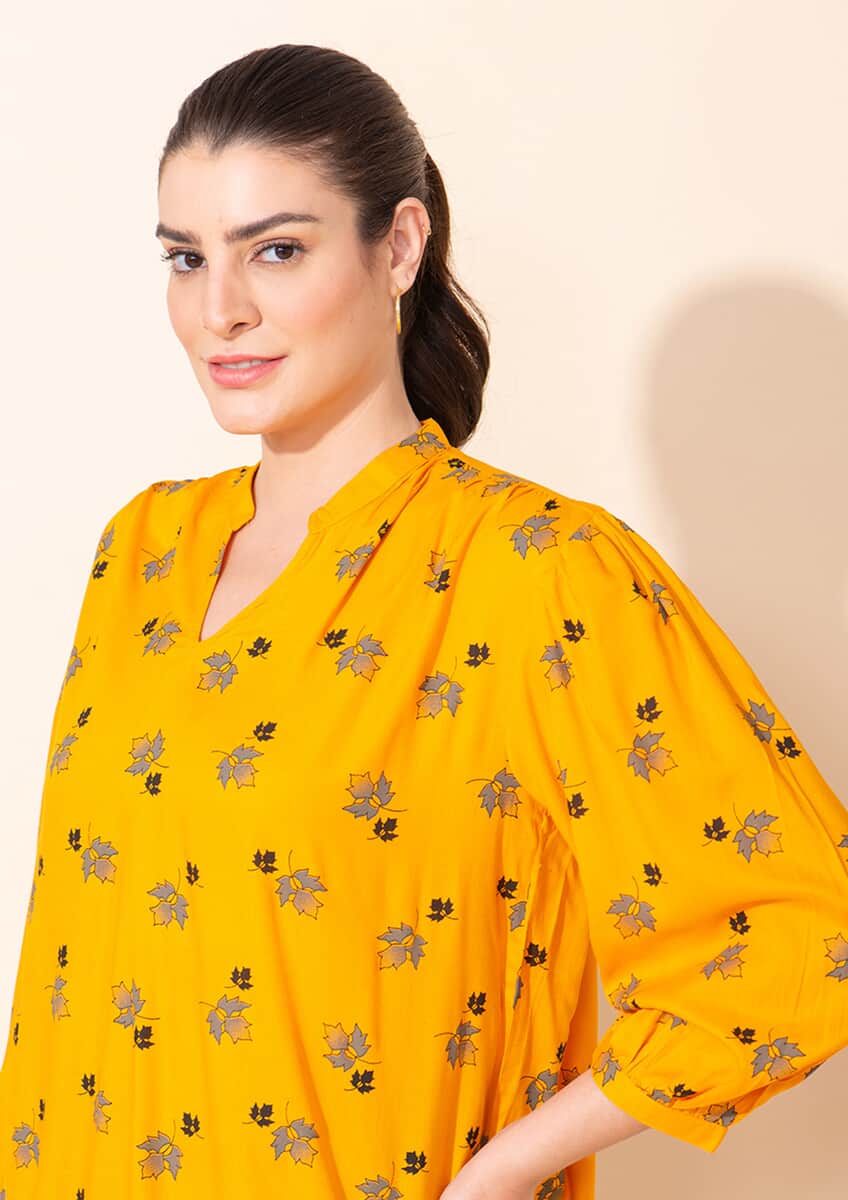 Tamsy Yellow Floral Printed Placket V-Neck Gathered Top - L image number 4