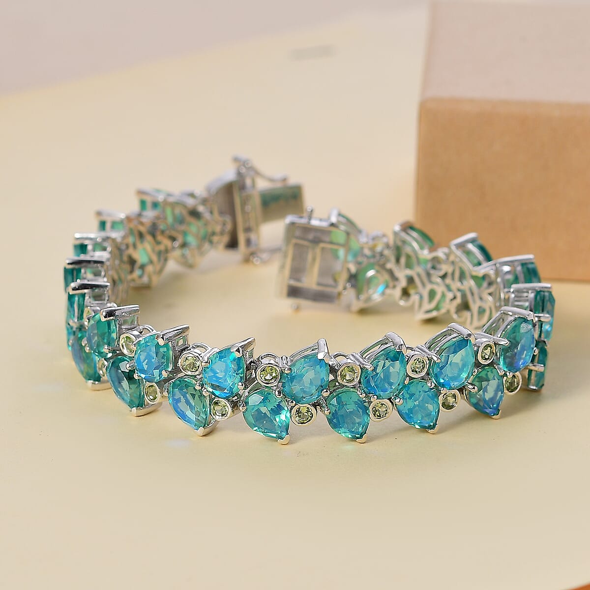 Peacock Quartz (Triplet) and Peridot 45.40 ctw Feather Bracelet in Rhodium Over Sterling Silver (7.25 In) image number 1