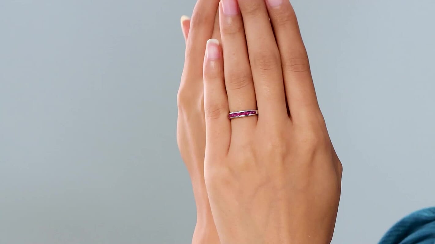 Premium Mozambique Pink Sapphire Ring in Rhodium Over Sterling Silver (Size 10.0) 0.85 ctw