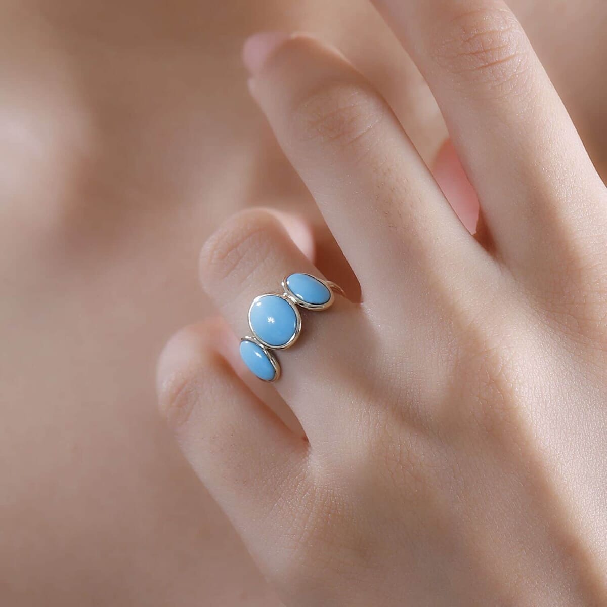 Premium Sleeping Beauty Turquoise 3.25 ctw 3 Stone Ring in 14K Yellow Gold (Size  8.5) image number 2