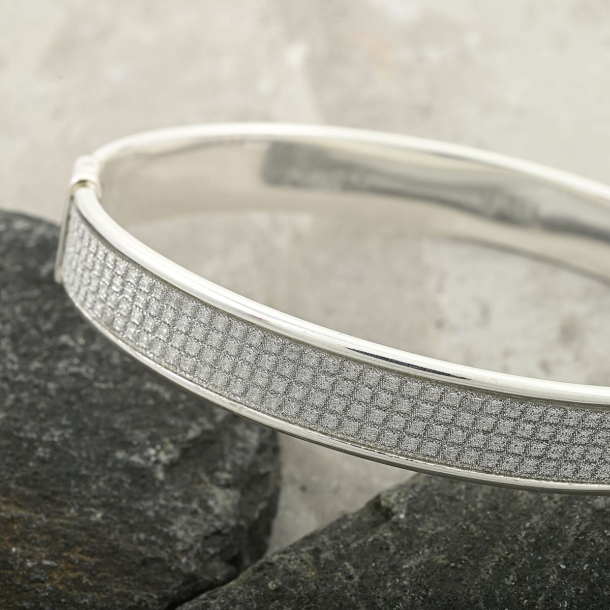 Sterling Silver Bangle Bracelet (7.00 In) 19.50 Grams image number 1