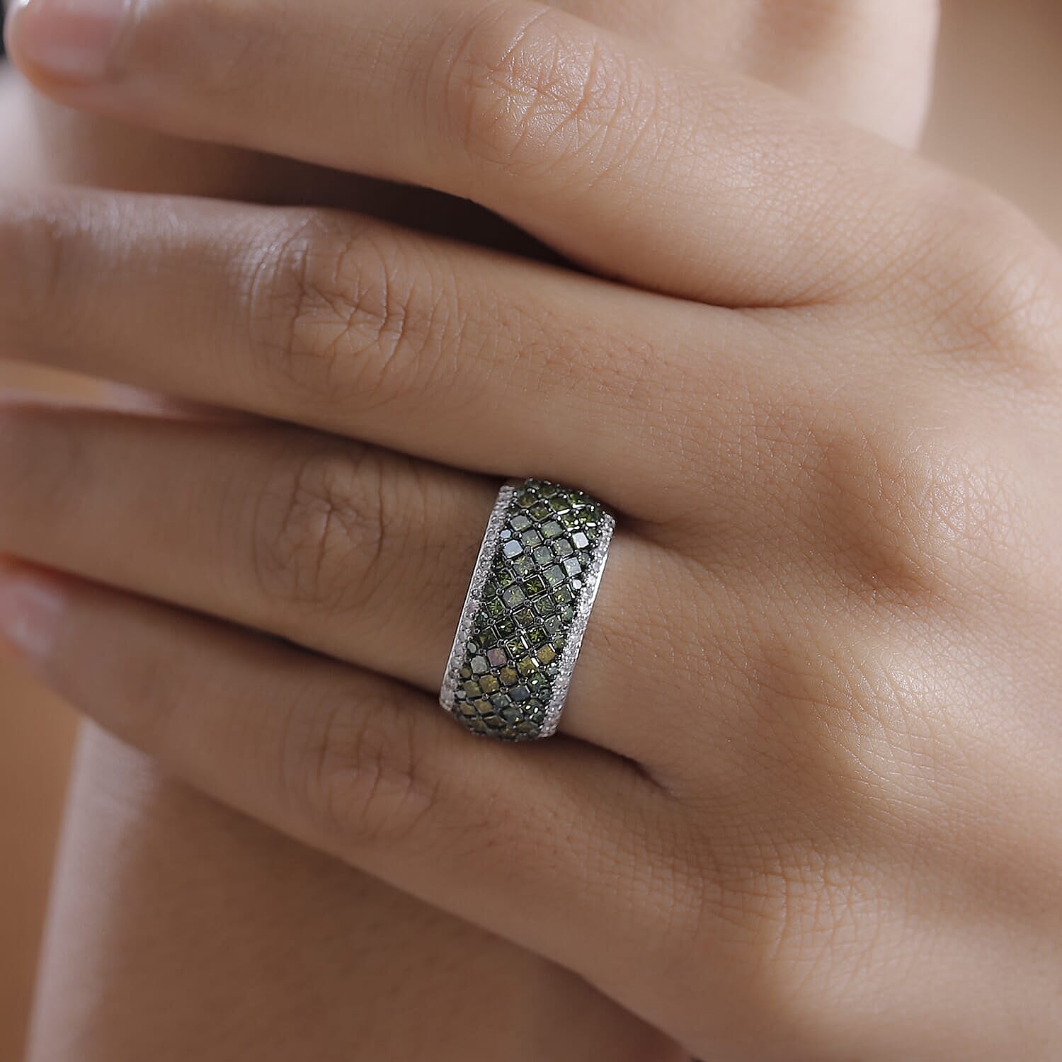 Luxoro 10K White Gold Green Diamond (IR), Diamond (I2) Honeycomb Luxe Ring (Size 6.5) 1.50 ctw