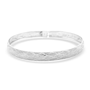 Diamond-cut Bangle Bracelet in Sterling Silver (7.50 In) 5.40 Grams