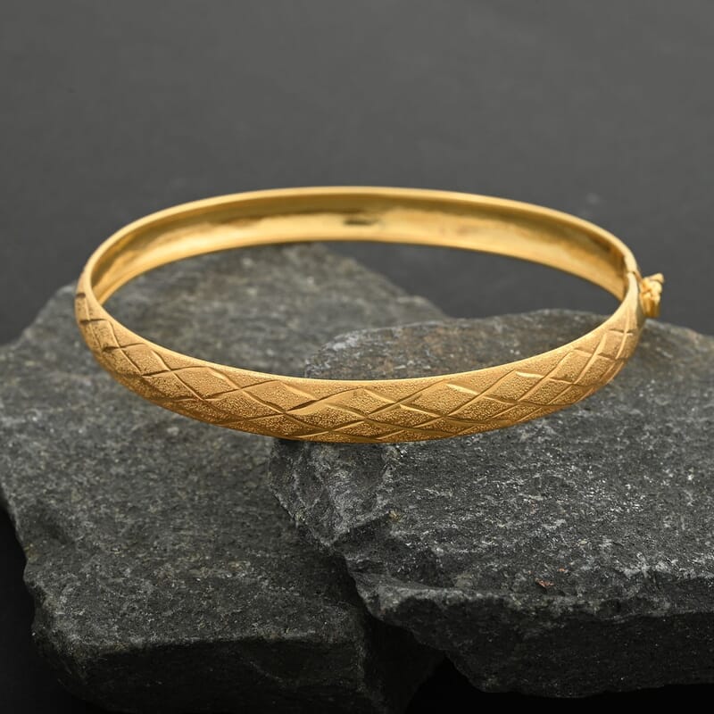 Diamond-cut Bangle Bracelet in 14K Yellow Gold Over Sterling Silver (7.50 In) 5.40 Grams