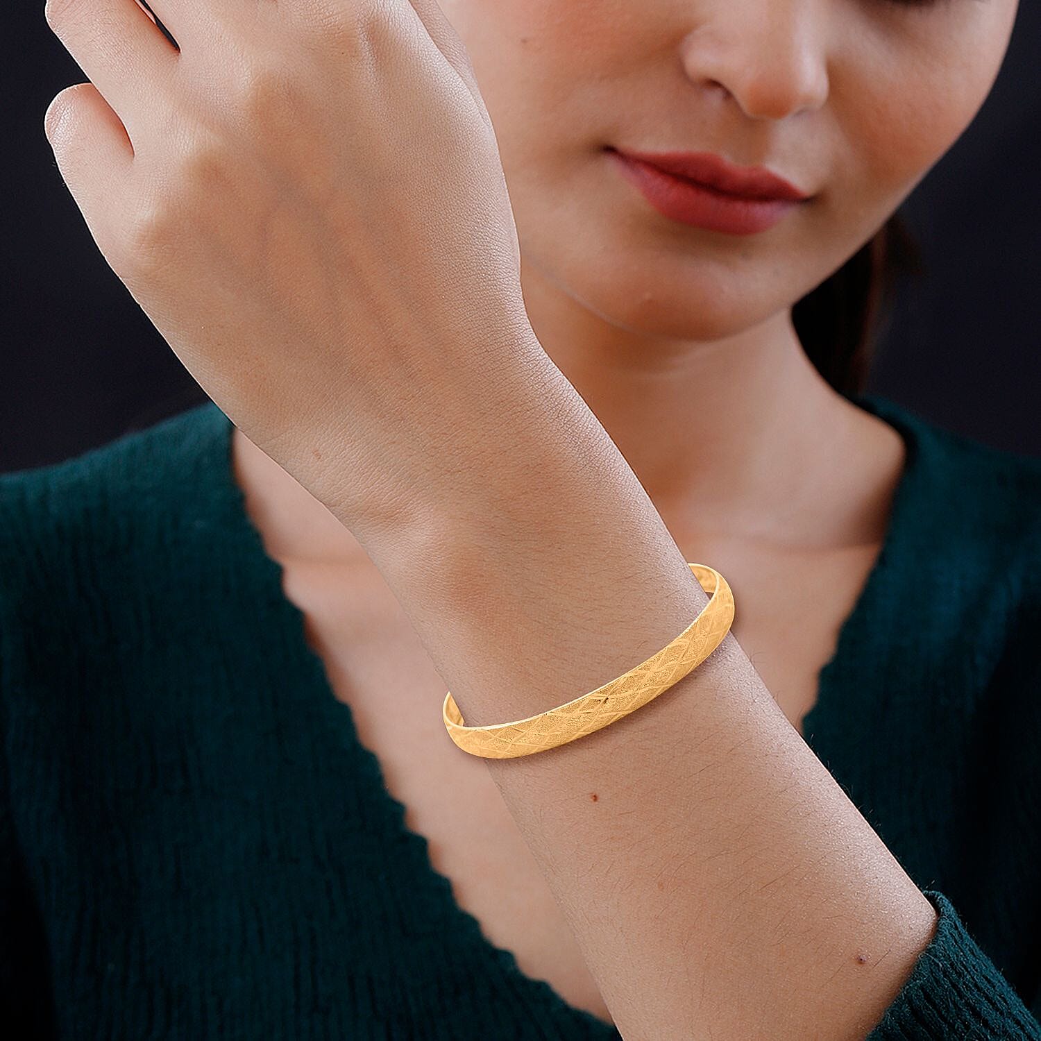 Diamond-cut Bangle Bracelet in 14K Yellow Gold Over Sterling Silver (7.50 In) 5.40 Grams