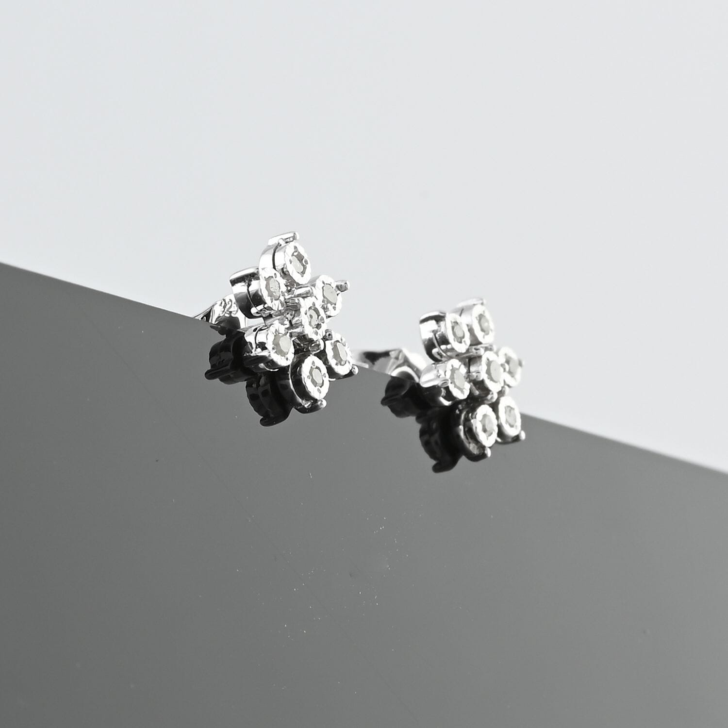 Buy NY Closeout Deal Diamond 0.10 ctw Stud Earrings in