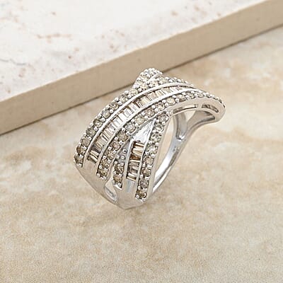 Diamond 1.35 ctw Ring in 10K White Gold (Size 5.0) 4.10 Grams