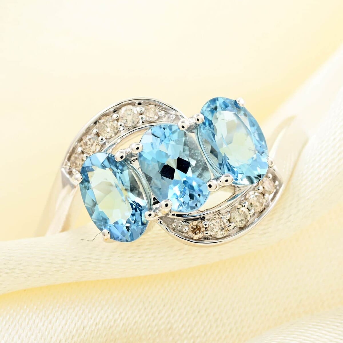 Certified & Appraised Luxoro AAA Santa Maria Aquamarine and I2 Diamond 1.30 ctw Ring in 14K White Gold (Size 7.5) image number 1