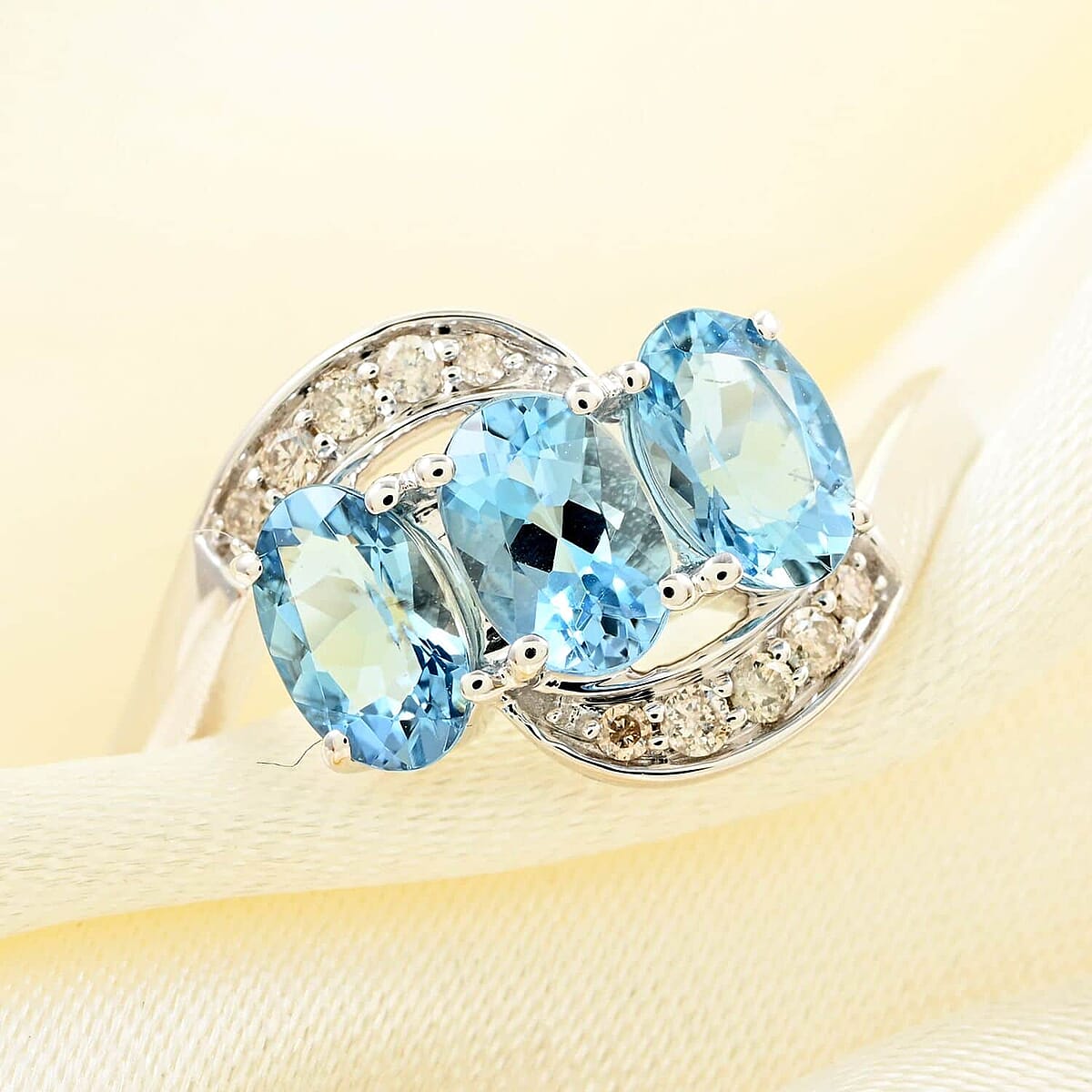 Certified & Appraised Luxoro AAA Santa Maria Aquamarine and I2 Diamond 1.30 ctw Ring in 14K White Gold (Size 11.0) image number 1