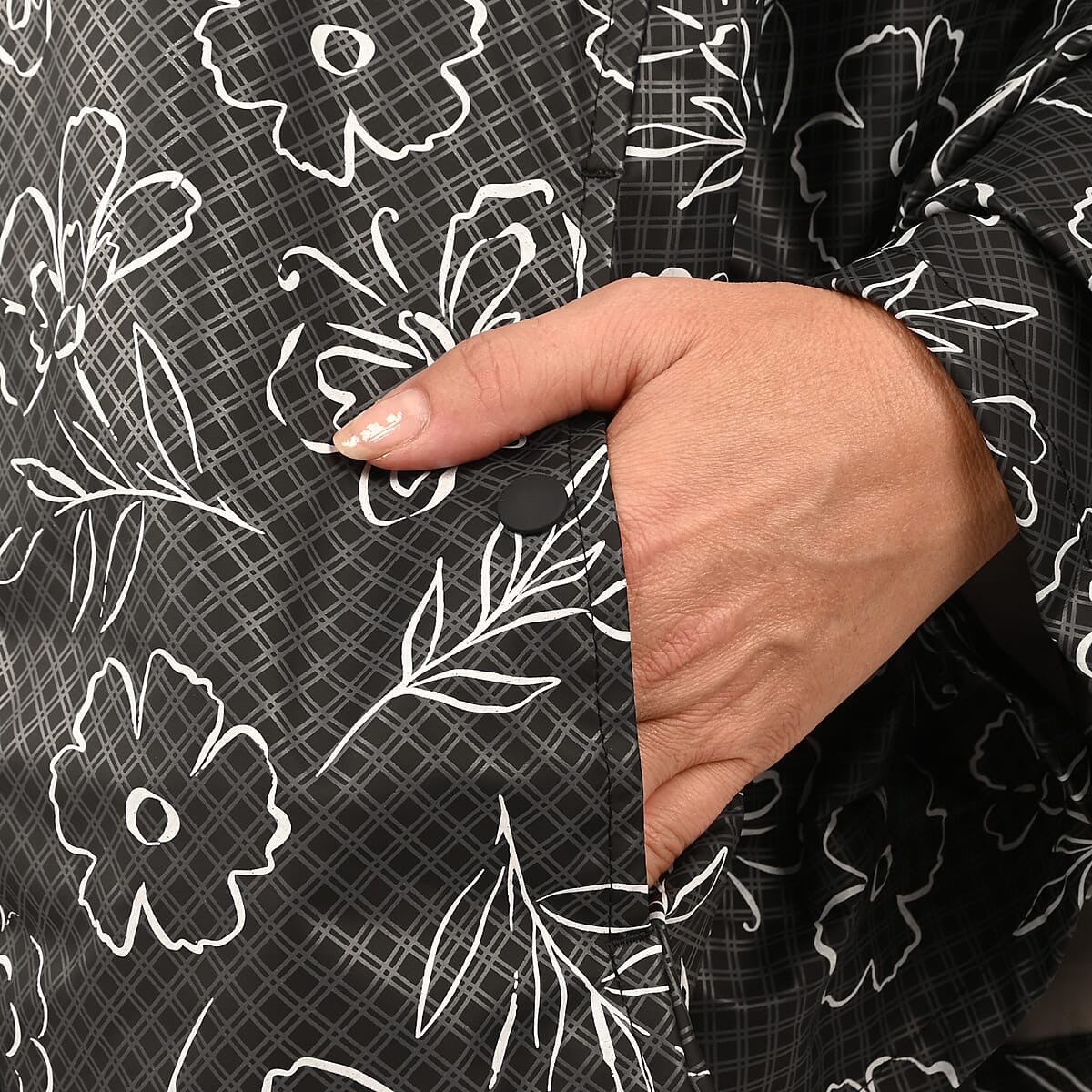 Closeout ShedRain GOGO Women's Raincoat Poncho - Black Floral Size L/XL image number 5