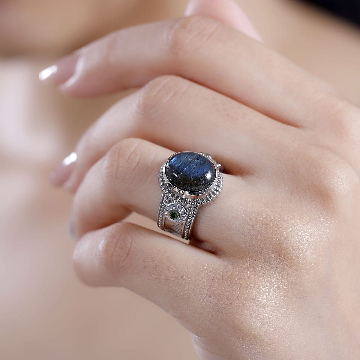 Karis Malagasy Labradorite and Chrome Diopside 5.75 ctw Art Deco Ring in Platinum Bond (Size 7.0) image number 3