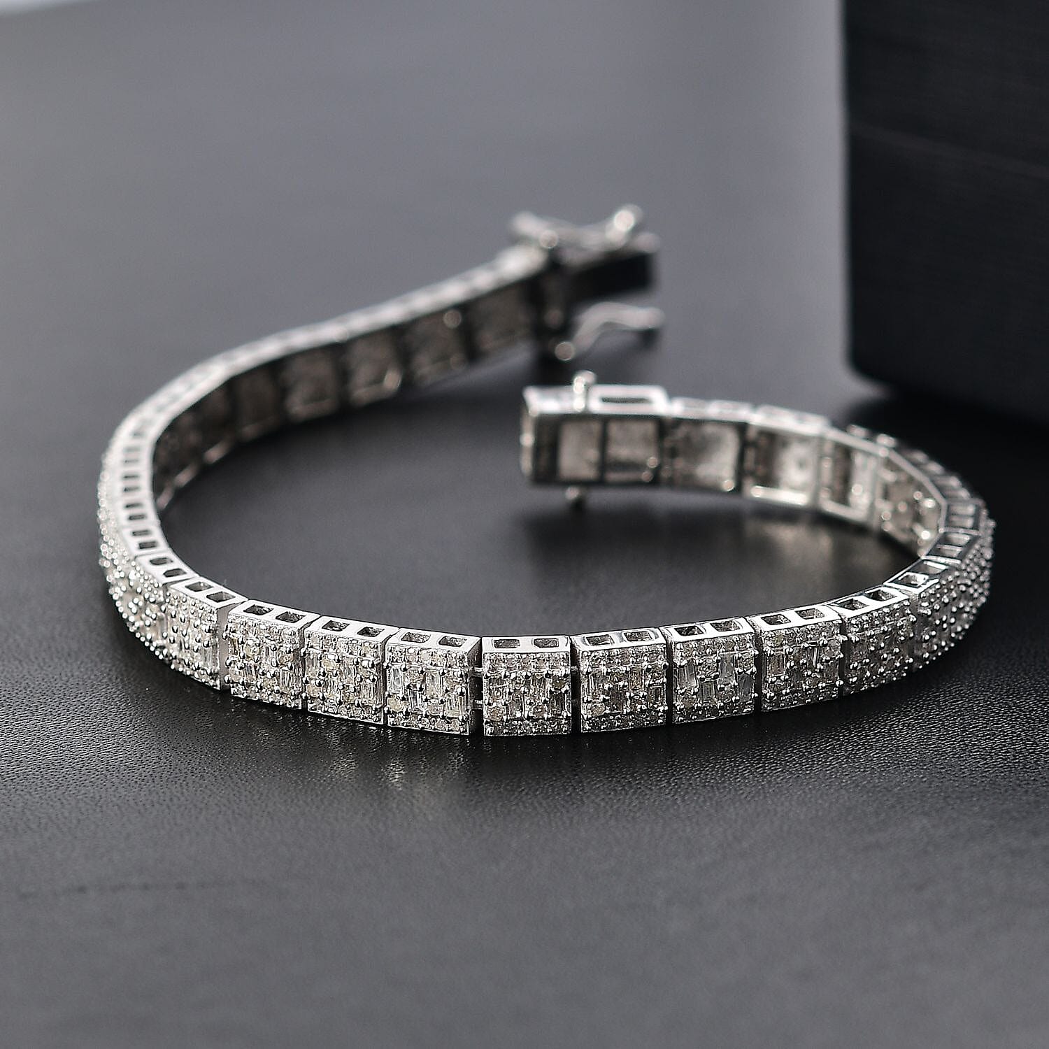 Diamond - Product card gallery slide 2 (9432376410367)