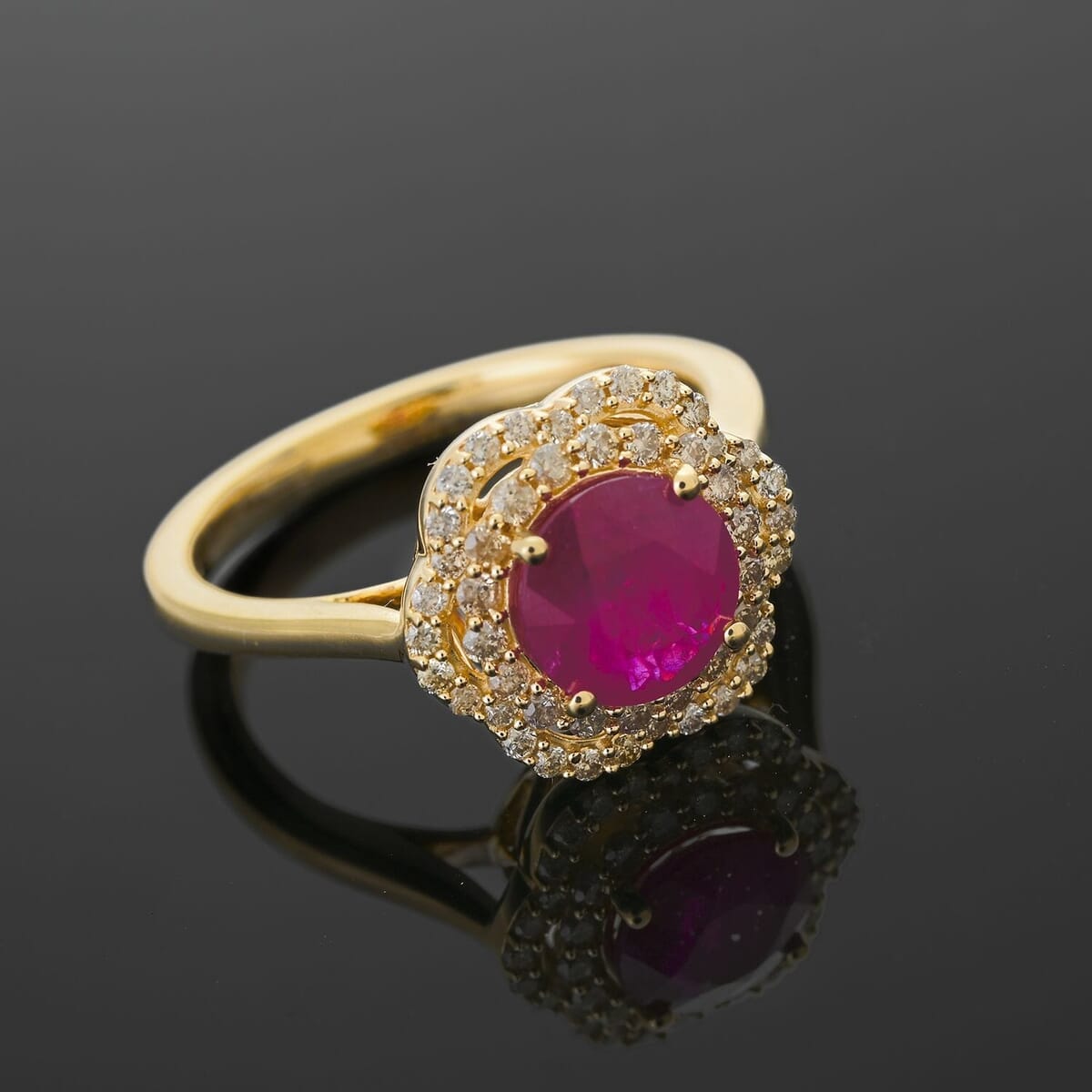 Certified & Appraised Luxoro AAA Montepuez Ruby and I2 Diamond 2.00 ctw Ring in 14K Yellow Gold (Size 8.5) 4.10 Grams image number 1