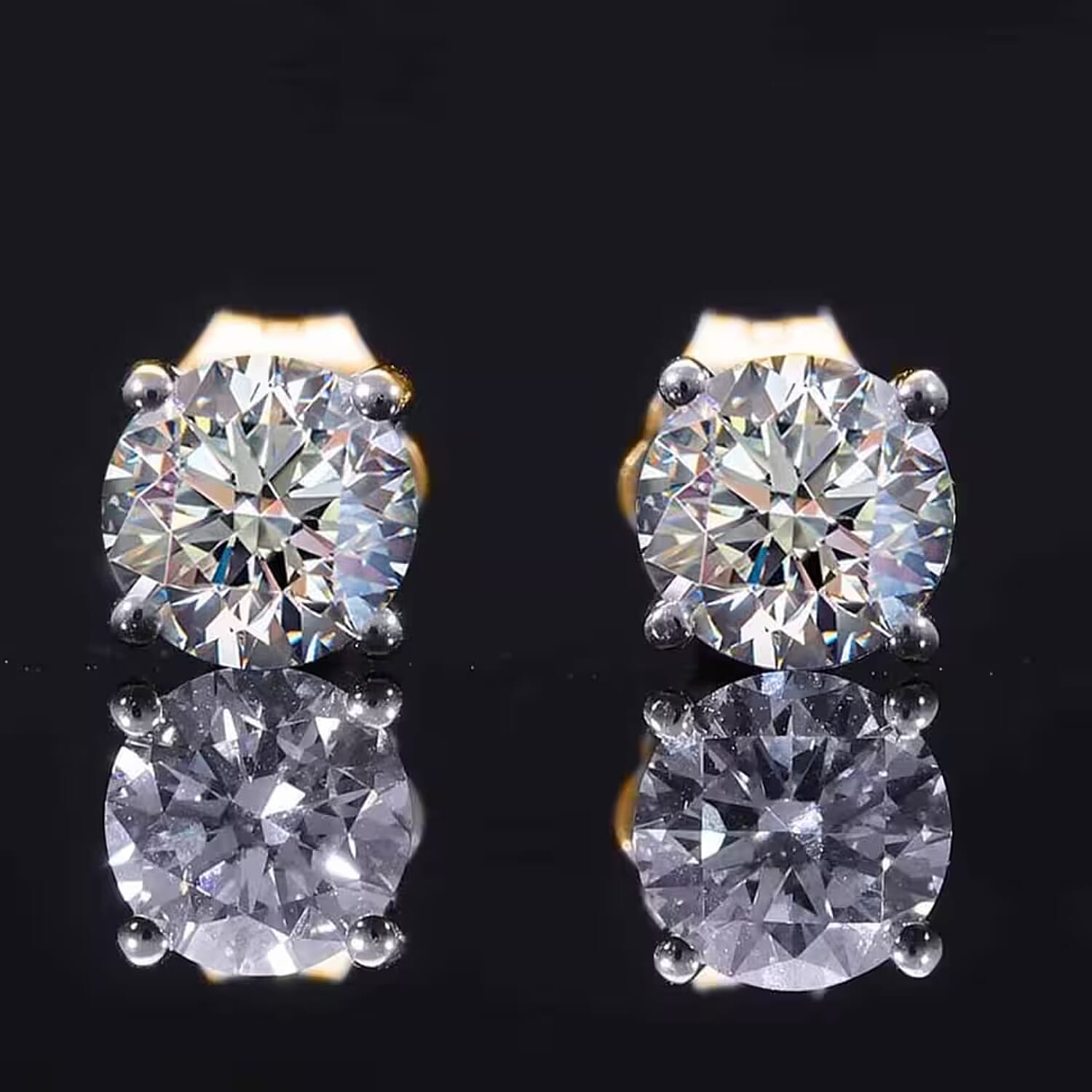 Luxuriant Lab Grown Diamond G VS 1.00 ctw Stud Earrings in 10K Yellow Gold 0.90 Grams