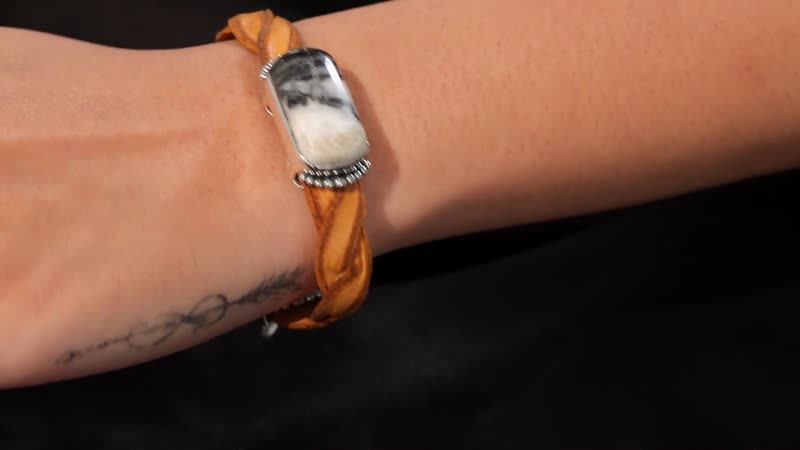 Doorbuster White Buffalo 21.90 ctw Bracelet in Black Oxidized Sterling Silver (7.25 In)