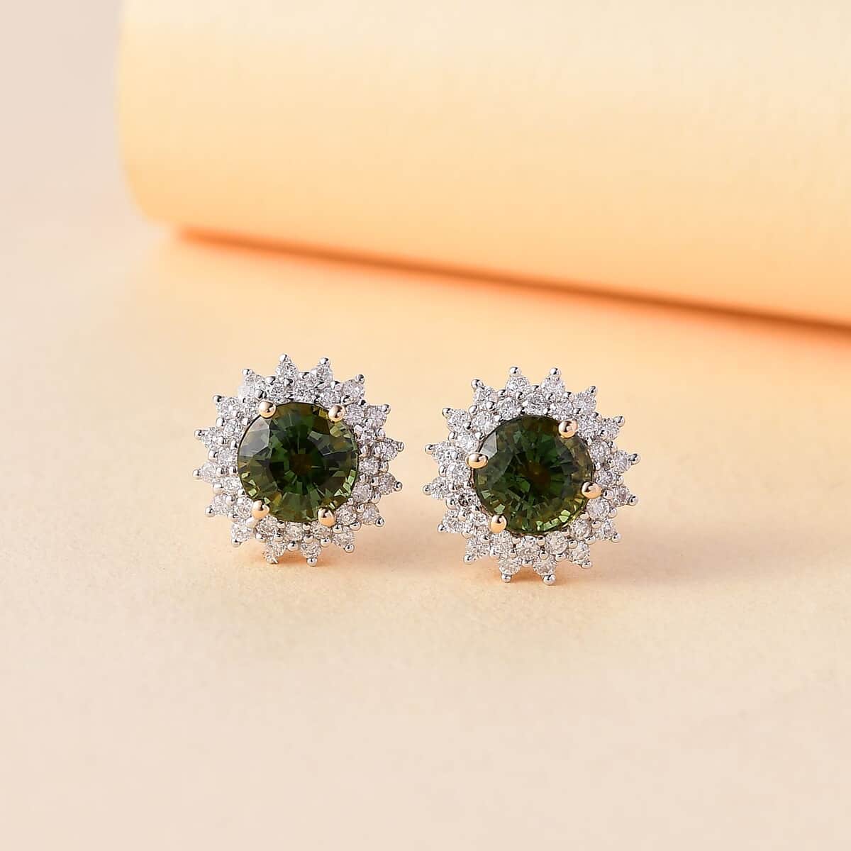 Certified & Appraised Luxoro AAA Green Sapphire and G-H I2 Diamond 2.20 ctw Sunburst Stud Earrings in 14K Yellow Gold image number 1