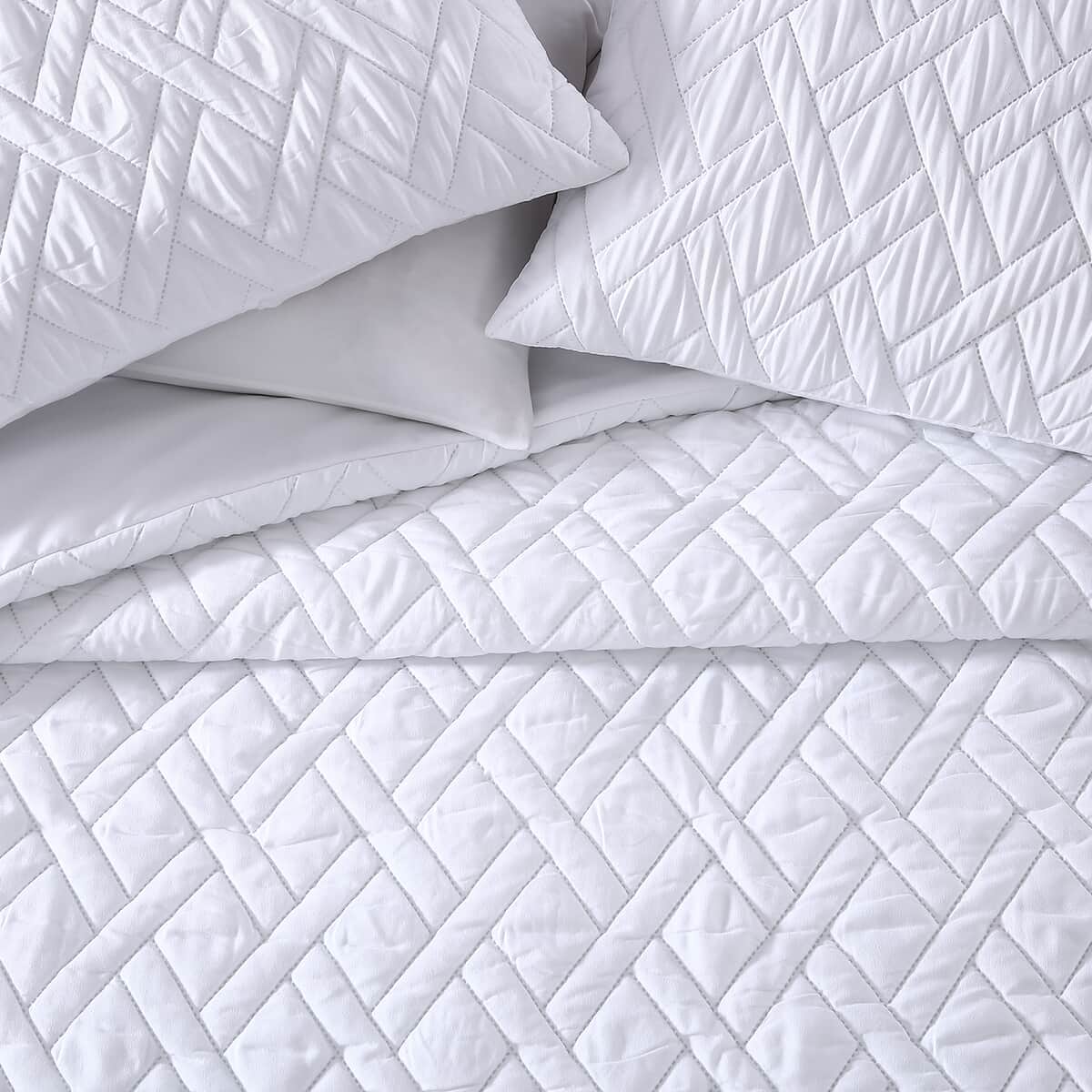 The Nesting Company- Larch 3 Piece Comforter Set - Queen (White) , Bed Comforters , Polyester Comforter , Bedding Sets , Quilt Set image number 5
