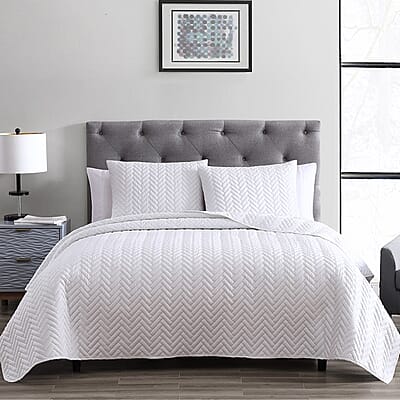 The Nesting Company- Birch 3 Piece Quilt Set - White (Queen) | Bed Comforter Set | Bedding Set