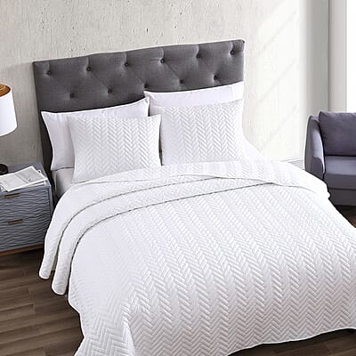The Nesting Company- Birch 3 Piece Quilt Set - White (Queen) | Bed Comforter Set | Bedding Set