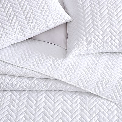 The Nesting Company- Birch 3 Piece Quilt Set - White (Queen) | Bed Comforter Set | Bedding Set