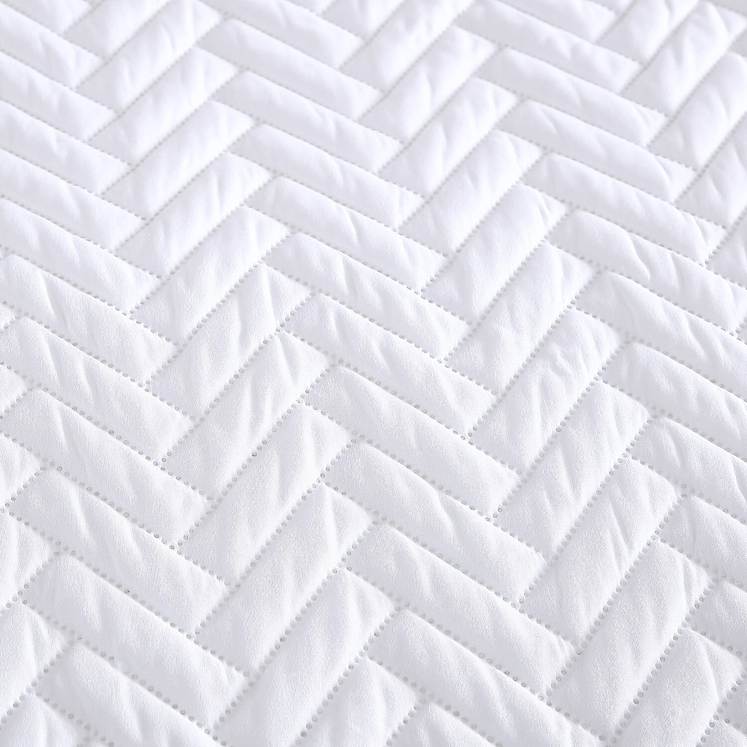The Nesting Company- Birch 3 Piece Quilt Set - White (Queen) | Bed Comforter Set | Bedding Set