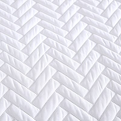 The Nesting Company- Birch 3 Piece Quilt Set - White (Queen) | Bed Comforter Set | Bedding Set