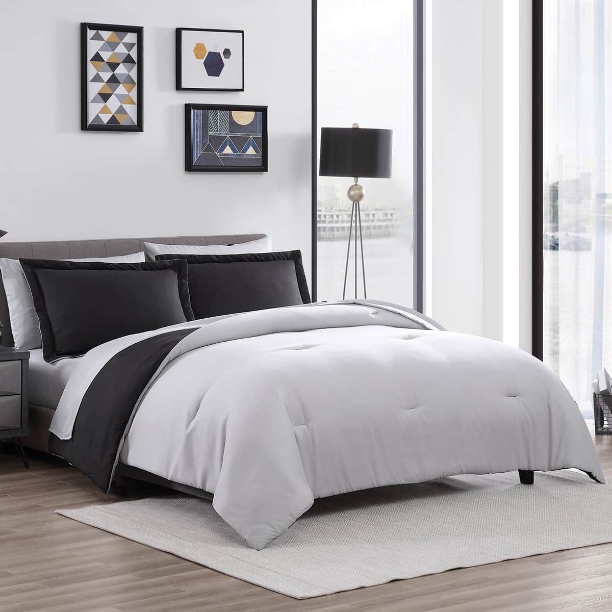The Nesting Company- Chestnut Reversible 7 Piece bed in a bag Comforter Set Queen Black & Gray image number 0