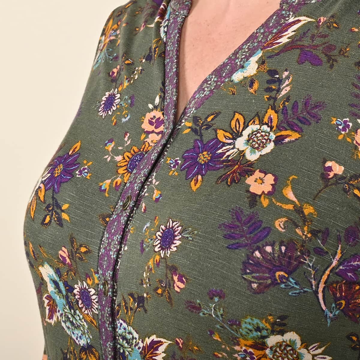 TAMSY Olive Floral V-Kneck Button-up Blouse - S image number 3