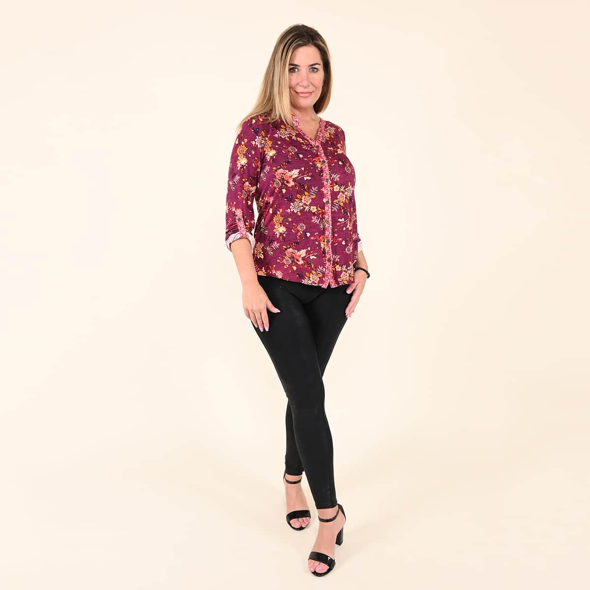 TAMSY Fuschia Floral V-Kneck Button-up Blouse - S image number 0