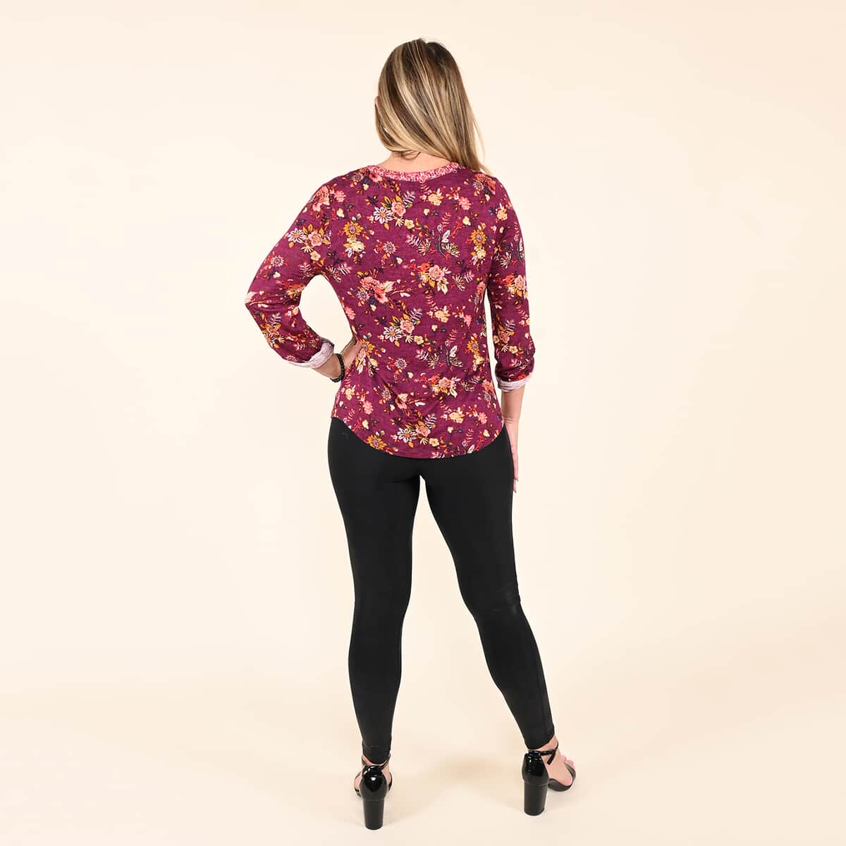 TAMSY Fuschia Floral V-Kneck Button-up Blouse - S image number 1