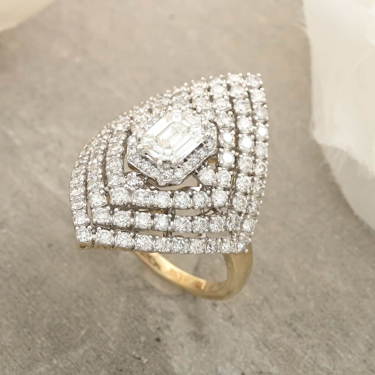 NY Closeout Diamond VS-SI G 2.05 ctw Ring in 10K Yellow Gold (Size 5.0) 7.30 Grams image number 1